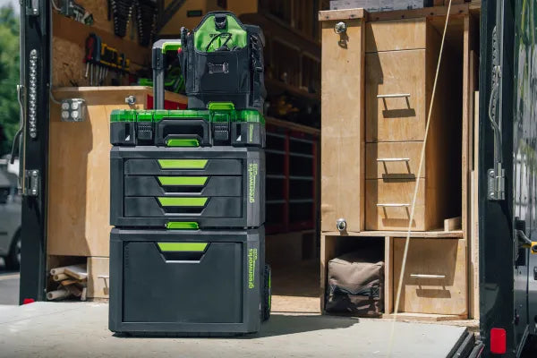 Système de rangement mobile modulaire à 3 niveaux Propack Rolling Tool Tower lifestyle scene
