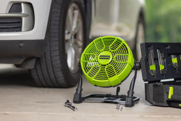 10-inch Cordless Buffer BUG301 lifestyle scene
